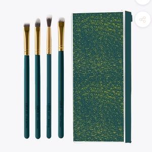 LUXIE Enchanted Eye Set Comes with case Make Up Brush Set NWT